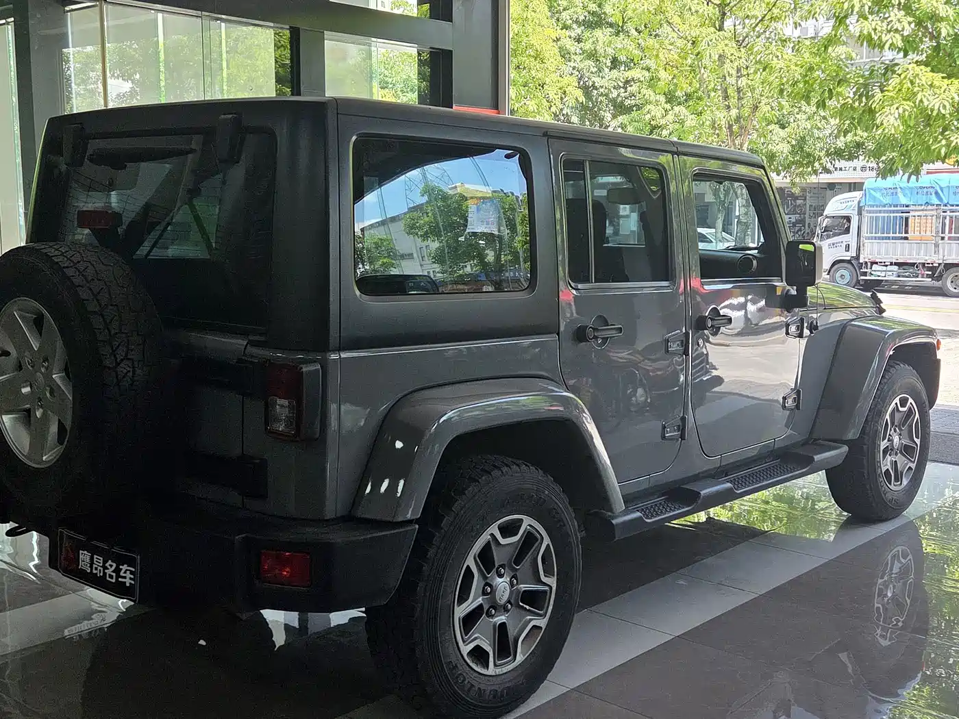 Фото 4 - Jeep Wrangler