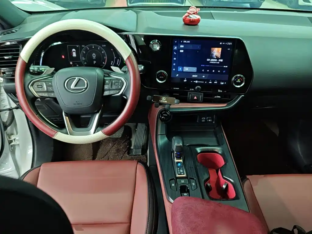 Photo 10 - Lexus NX