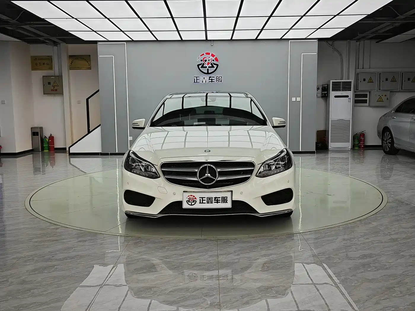 Mercedes-Benz E-Class 2015 E 320 L Sport фото 2