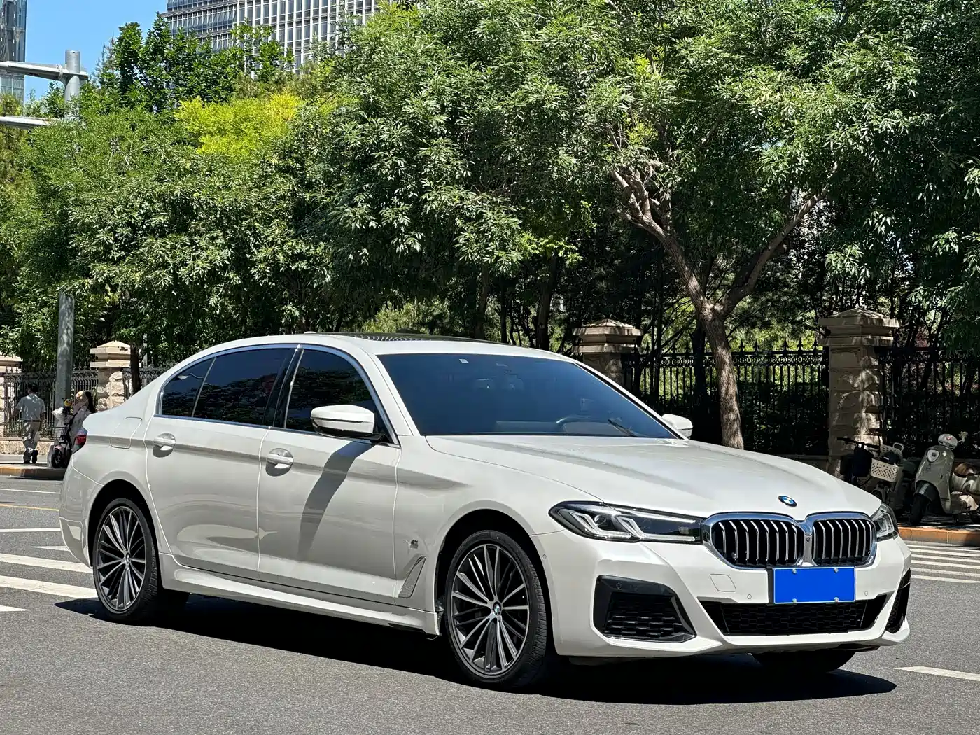 BMW 5 Series 2021 Facelift 530Li Leading M Sport Package фото 3