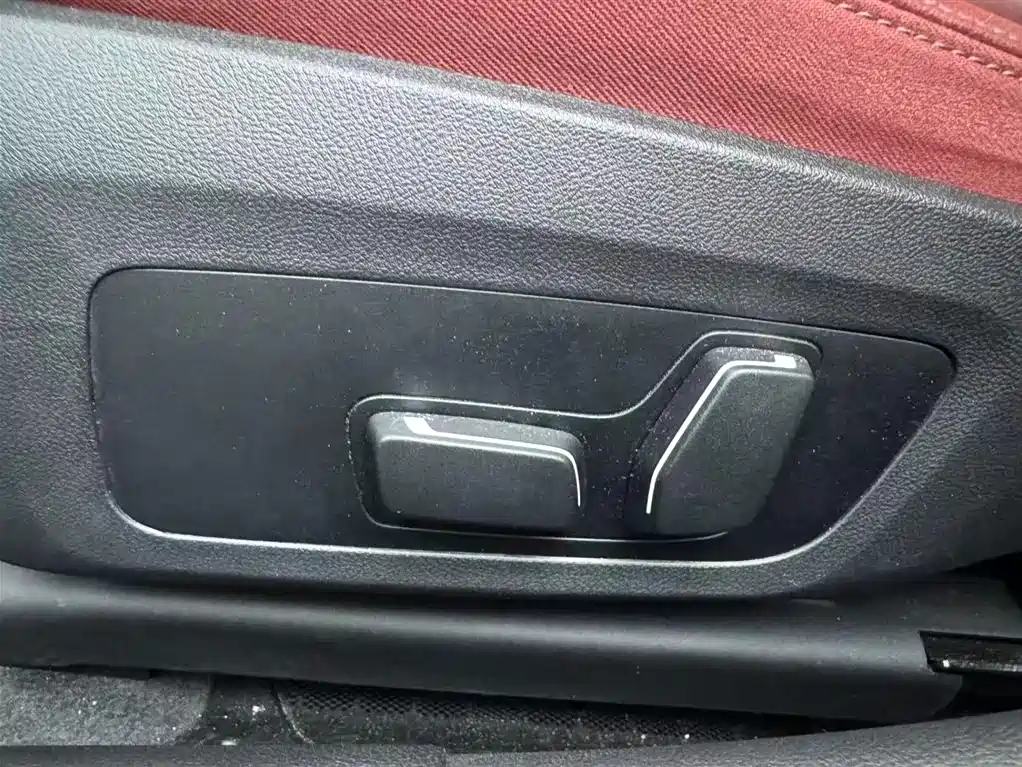 BMW 3 Series 2023 330i M Sport Shadow Edition фото 10