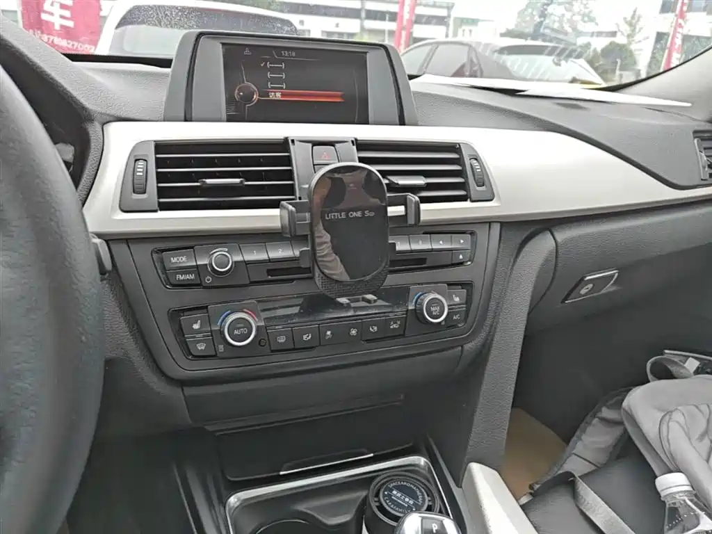 BMW 3 Series GT 2013 Model 320i Leading фото 13