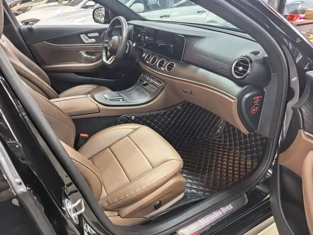 Mercedes-Benz E-Class 2023 E 300 L Sport Fashion фото 16