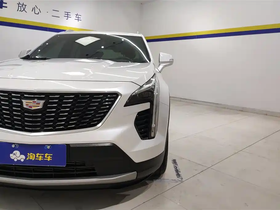 CADILLAC XT4