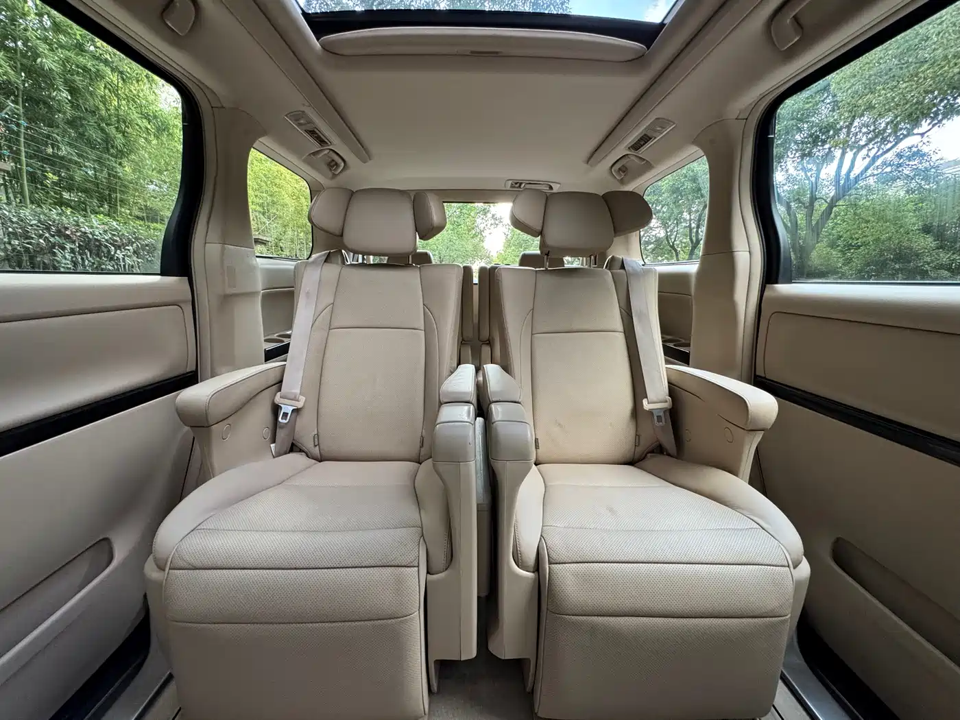 Toyota Alphard фото 16