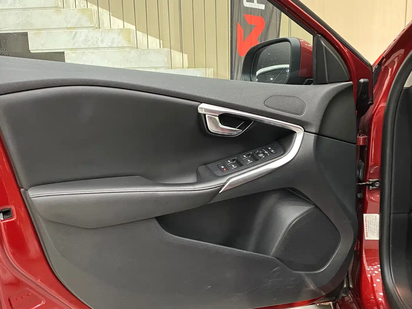 Фото 8 - Volvo V40