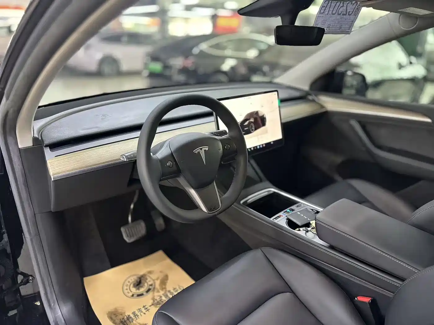 TESLA MODEL Y