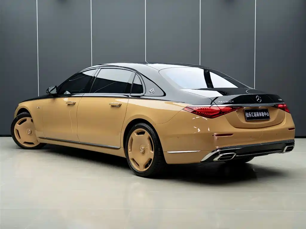 Mercedes-Benz Maybach S-Class 2022 S 680 4MATIC Virgil Abloh Limited Edition фото 7