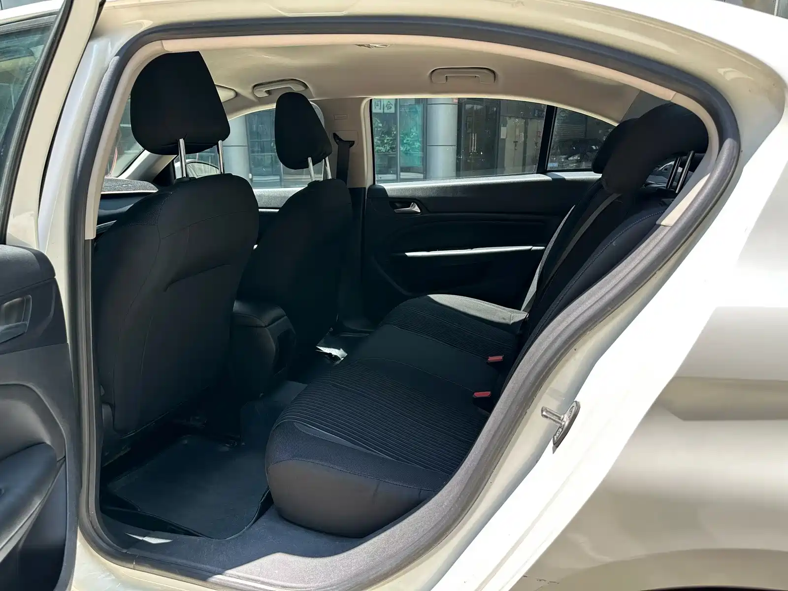 صورة 9 - Peugeot 408