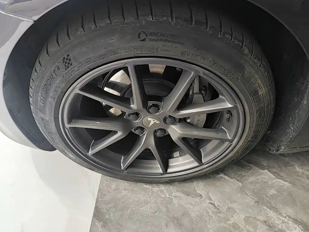 Фото 23 - Tesla Model 3