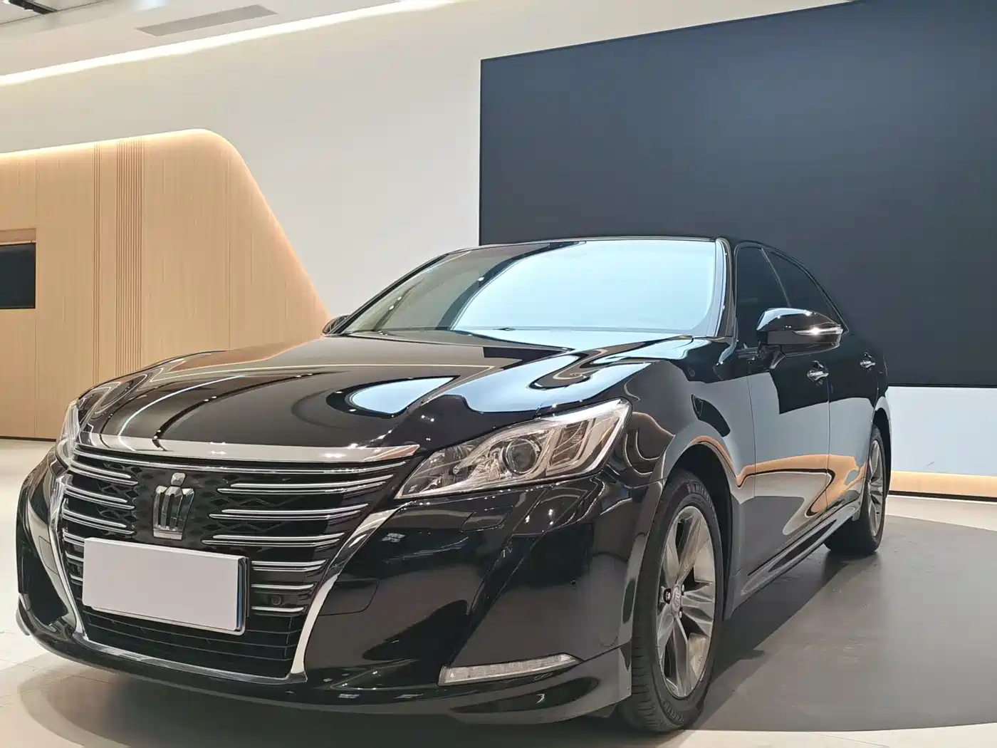 Toyota Crown 2015 2.0T Fashion