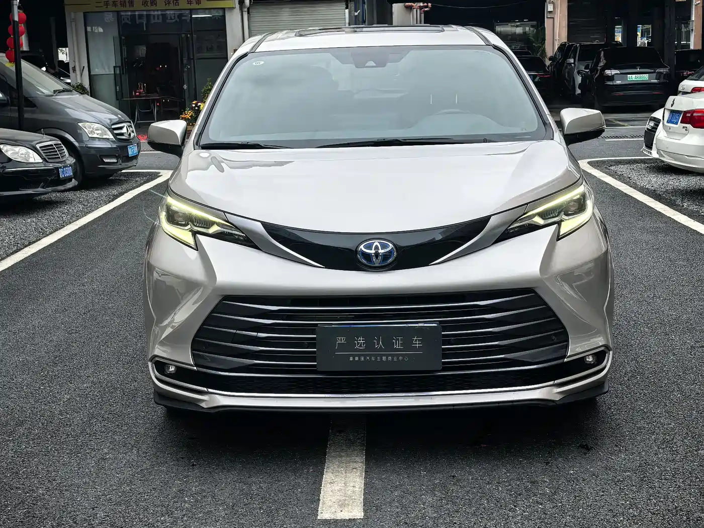 Toyota Sienna 2021 2.5L Hybrid Premium Edition фото 5