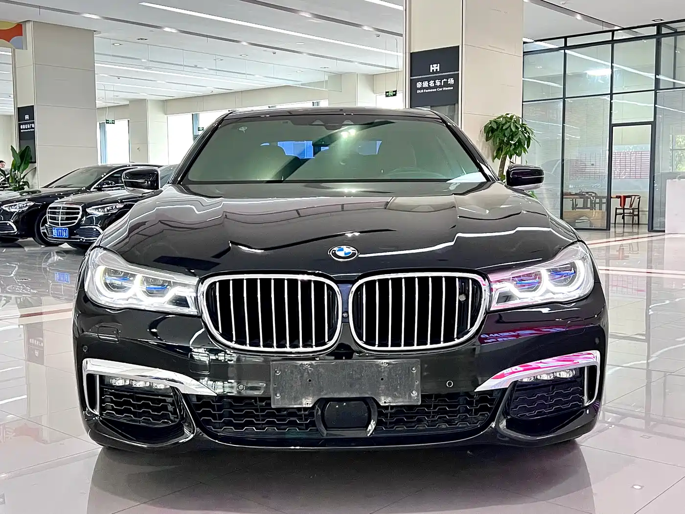 BMW 7 Series 2018 750Li xDrive M Sport Package фото 2