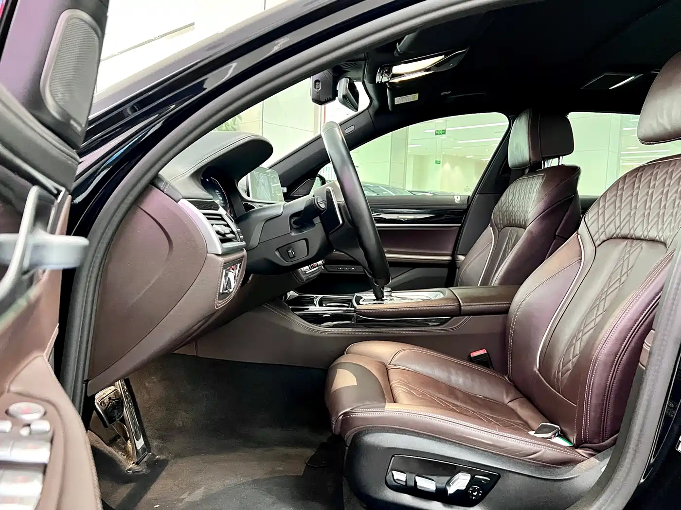 BMW 7 Series 2021 Model 730Li M Sport Package фото 7