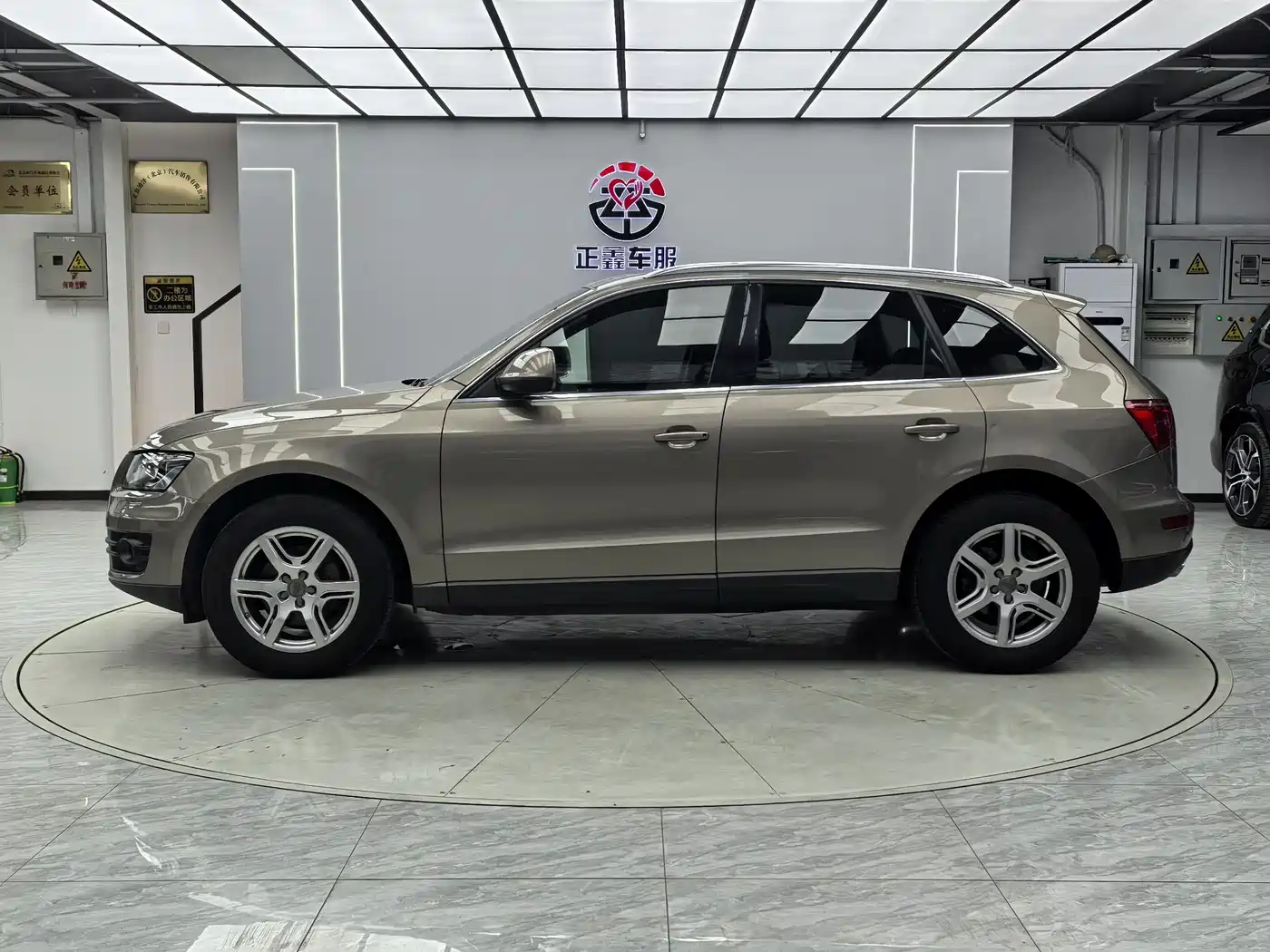 Audi Q5 2011 2.0TFSI Technology фото 4