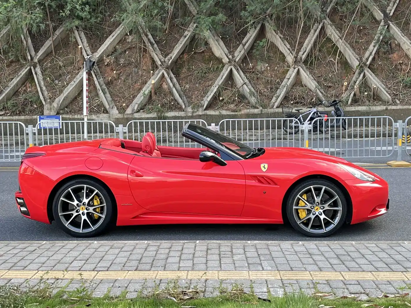 Ferrari California T 2011 2009 4.3L Standard