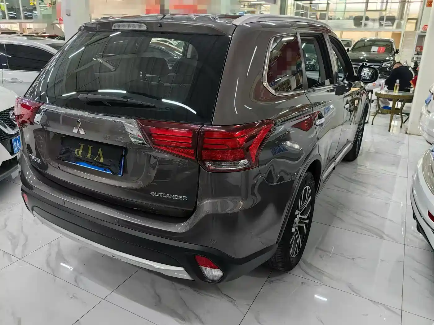 Mitsubishi Outlander 2016 2.4L 4WD Luxury Edition 7-seater фото 6