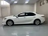 Фото 10 - Toyota Camry