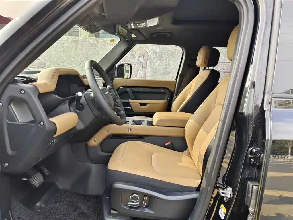 Land Rover Defender 2025 130 3.0T P400 7-Seater Luxury Edition фото 7