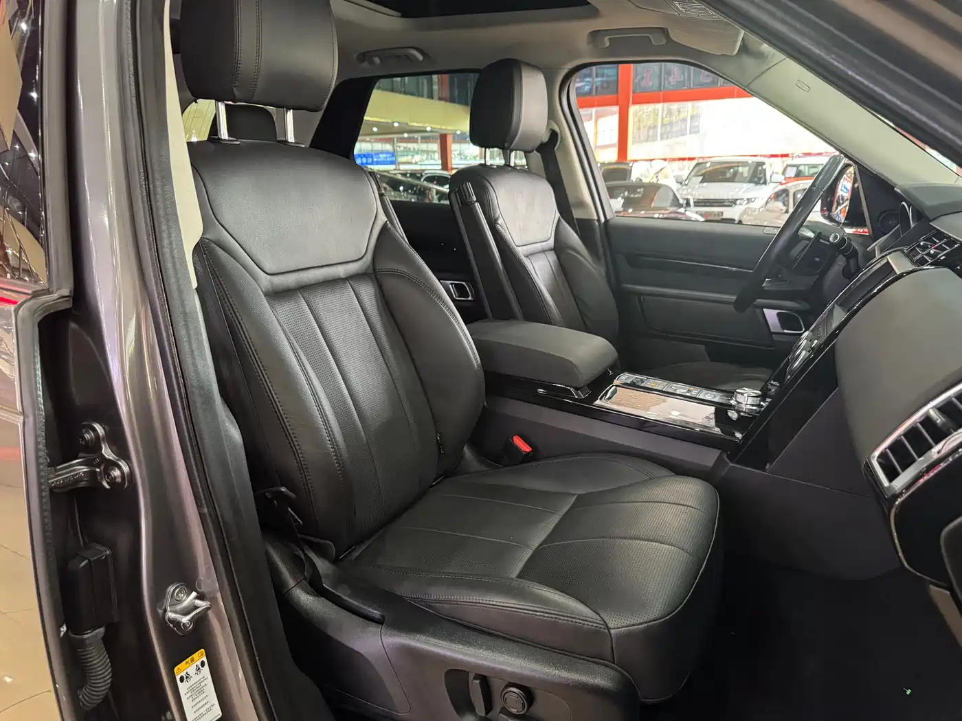 Land Rover Discovery 2017 3.0 SC V6 S фото 15