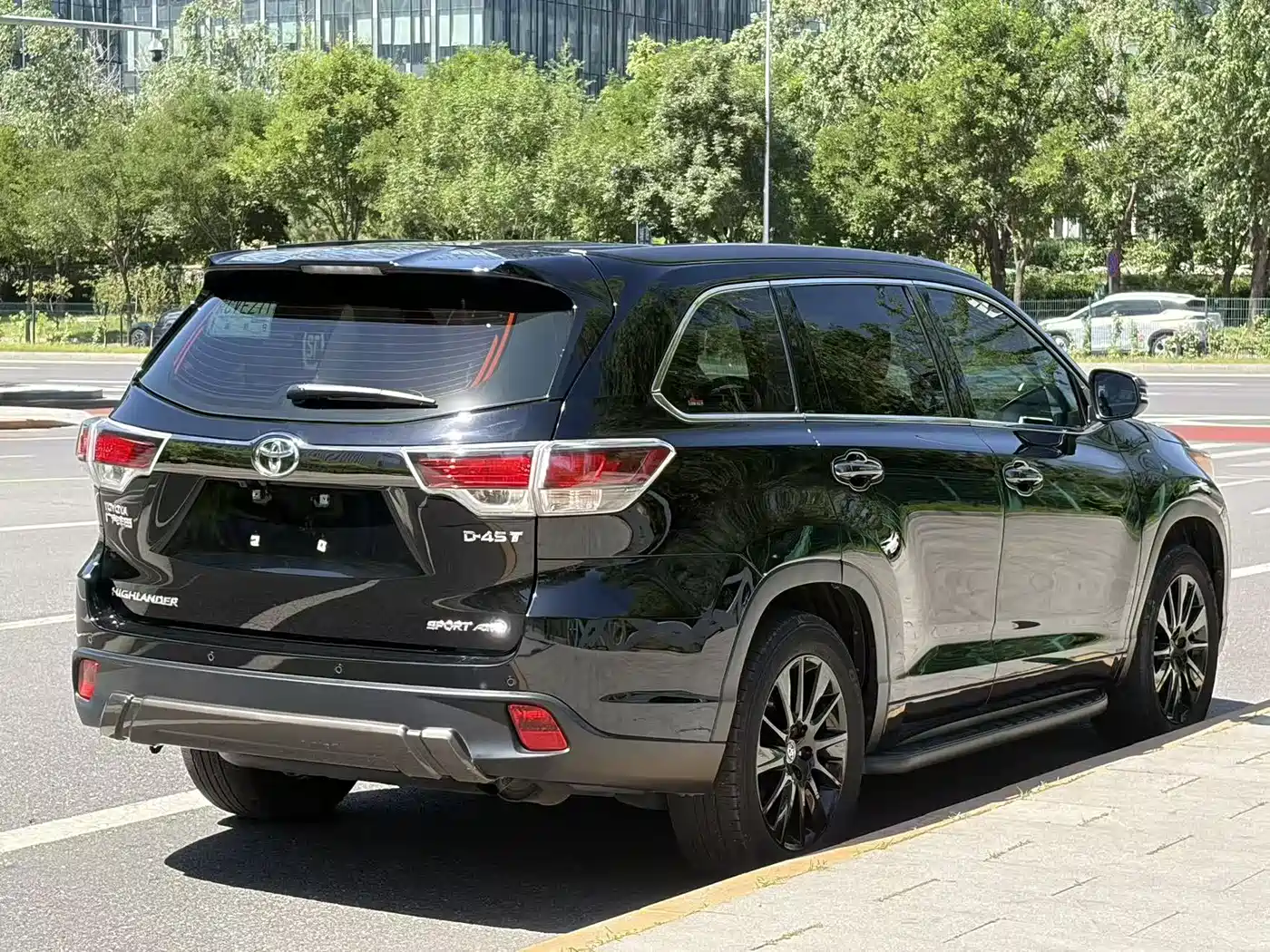 Toyota Highlander 2017 2.0T 4WD Gloss Black Limited Edition фото 18