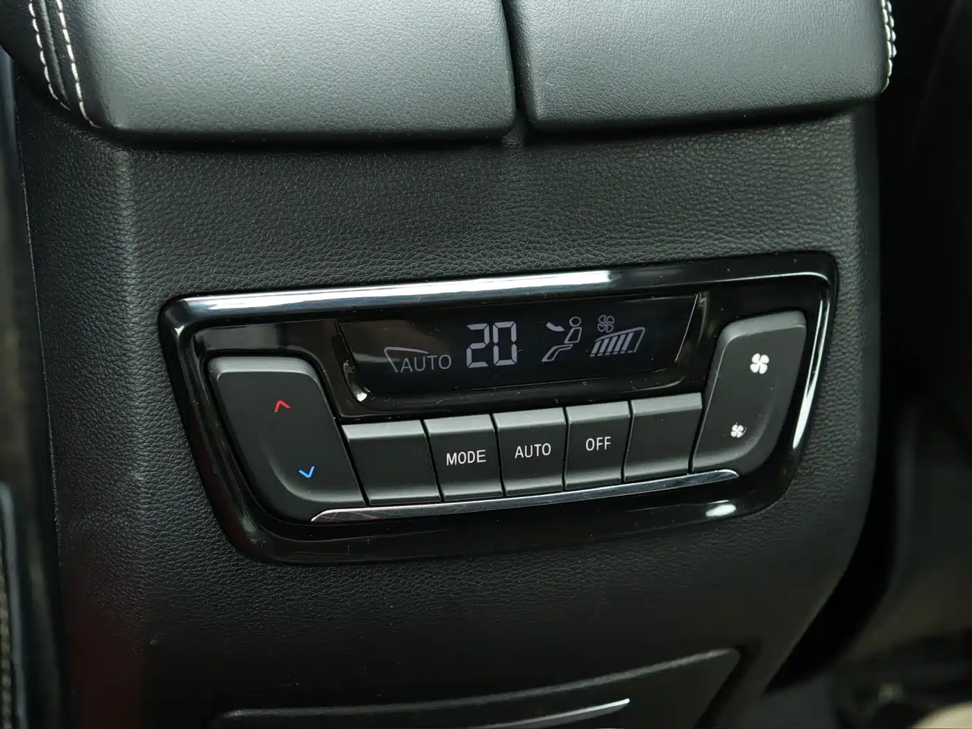 SAIC Maxus D90 2018 2017 2.0T Automatic 4WD Sirius