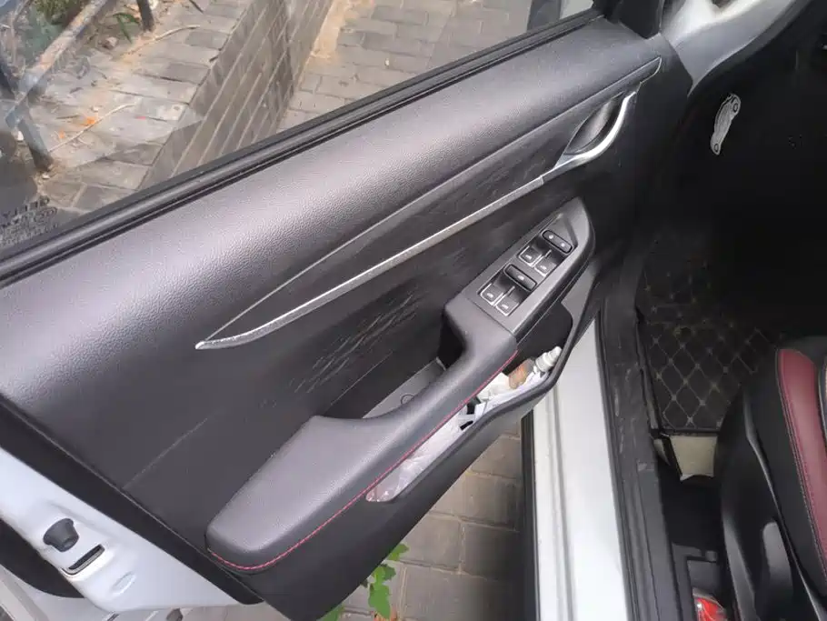 Фото 7 - Geely Vision X3