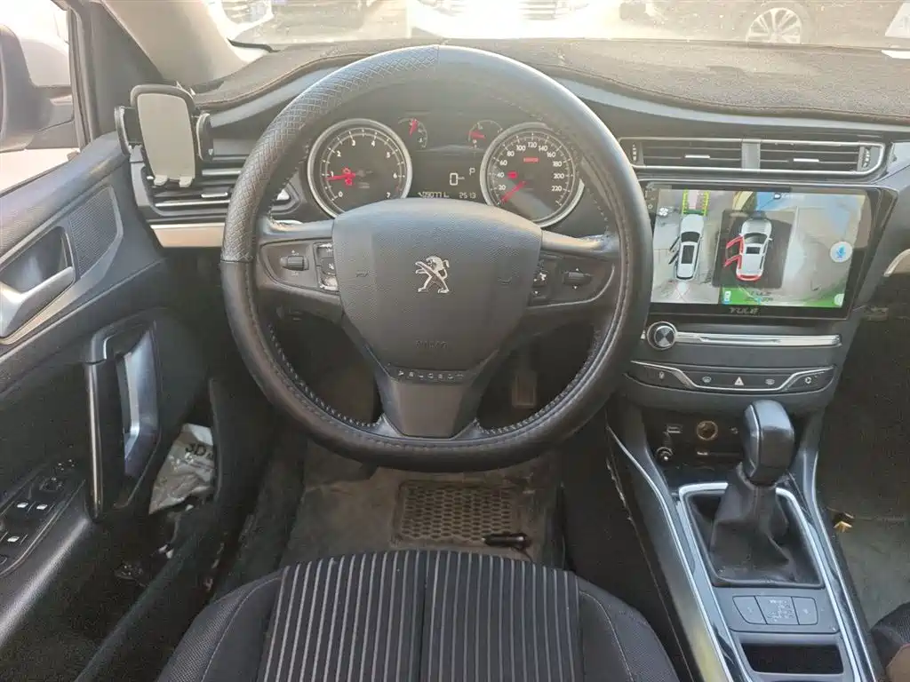 Peugeot 408 2015 Model 1.2T Automatic Luxury Edition фото 3