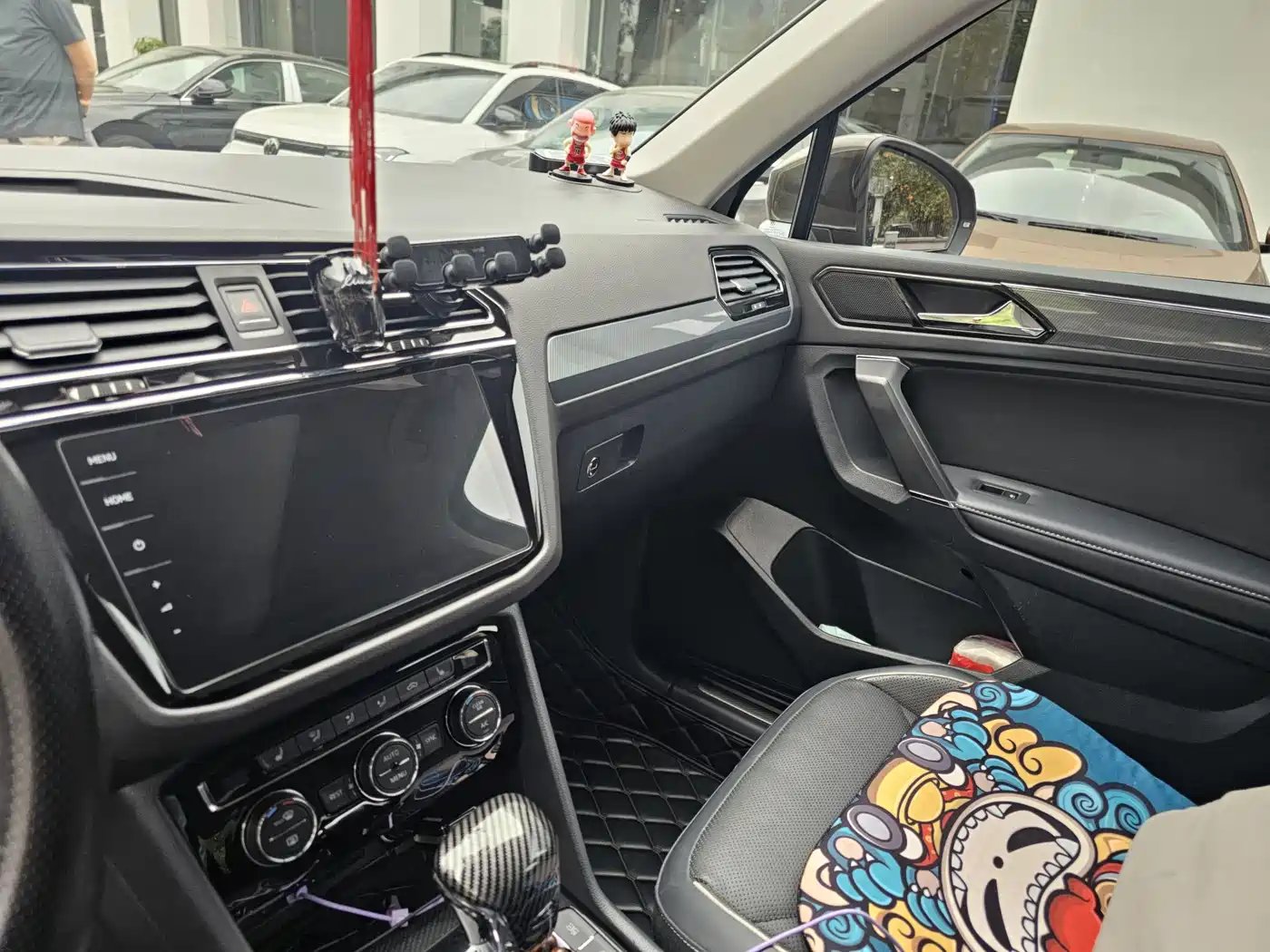 Volkswagen Tiguan L 2019 330TSI Automatic 2WD R-Line Flagship Edition China VI фото 8