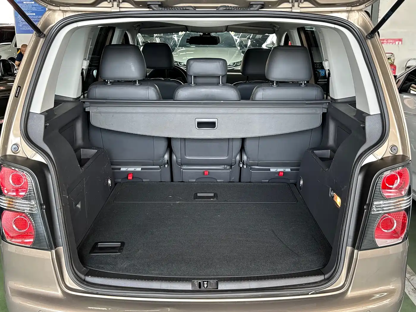 Volkswagen Touran 2015 1.4T DSG Comfort Edition 5-seater фото 12
