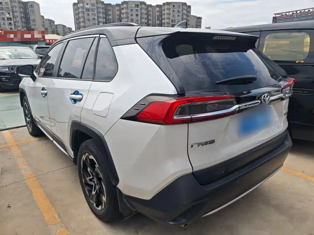 Фото 5 - Toyota Wildlander