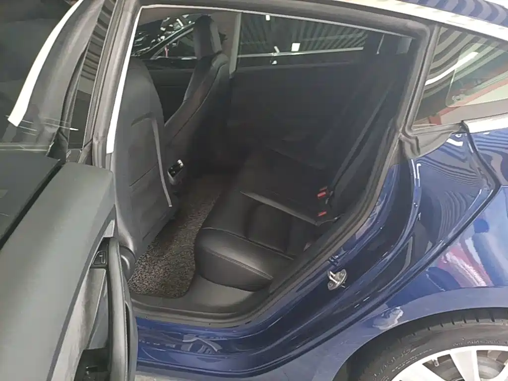 Фото 17 - Tesla Model 3