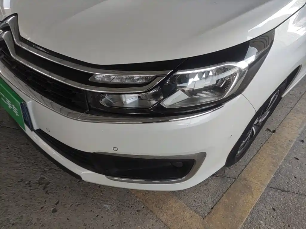 Фото 24 - Citroën C4L