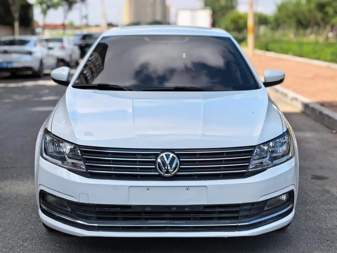 Volkswagen Lavida 2017 1.6L Automatic Comfort Edition фото 2