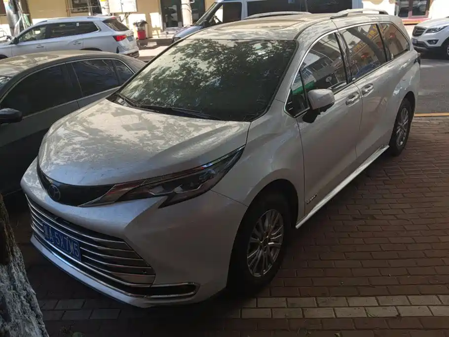 Toyota Sienna 2023 2.5L Hybrid Comfort Edition