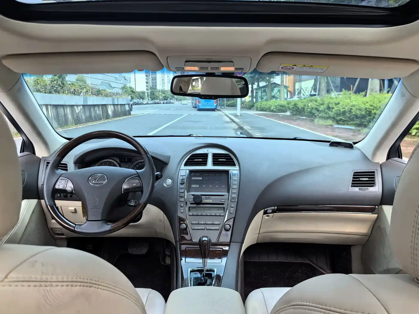 Фото 14 - Lexus ES