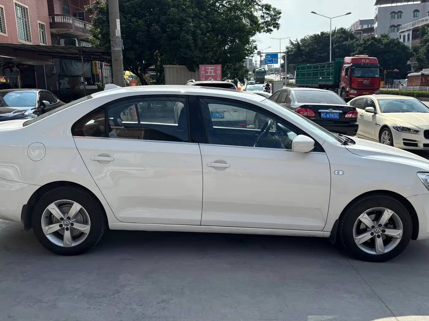 Volkswagen Santana 2015 1.6L Automatic Comfort Edition фото 12