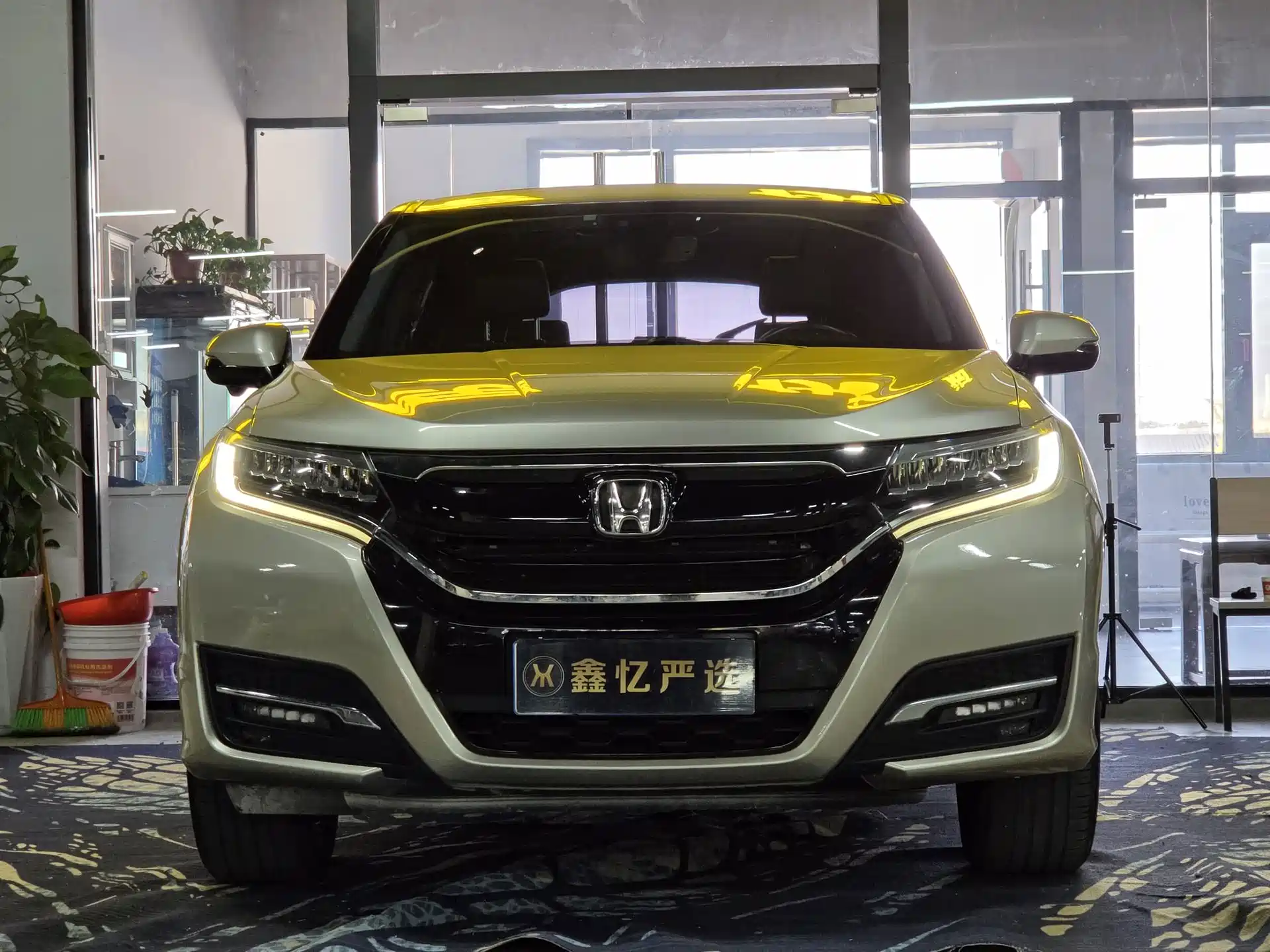 Фото 2 - Honda UR-V