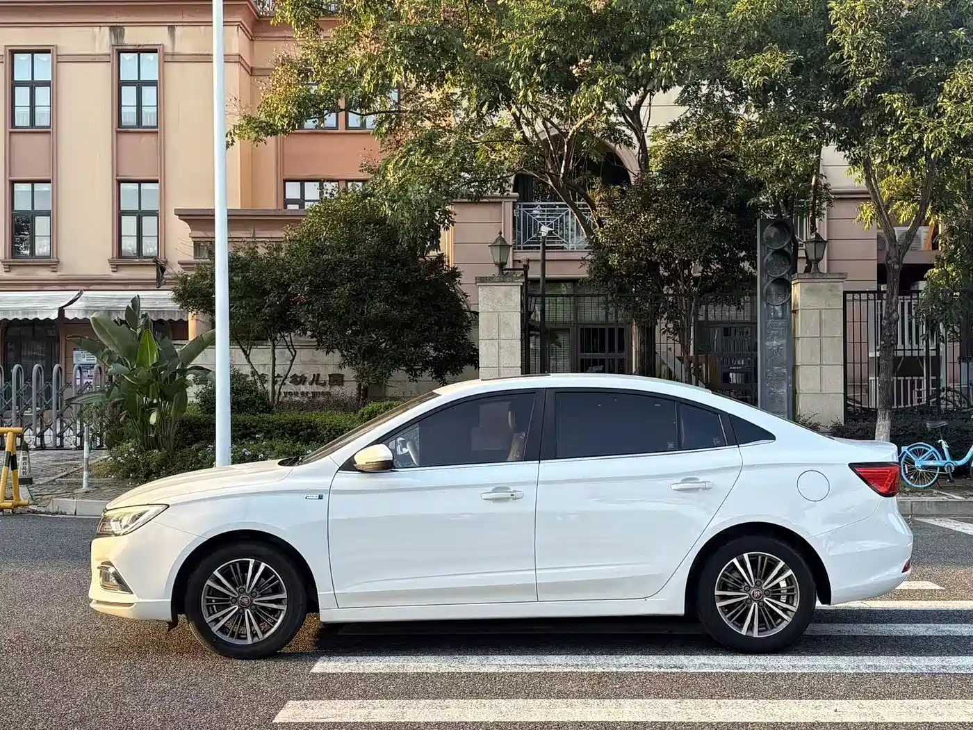 Roewe i5 2019 2019 1.5L Manual 4G Langhao Edition