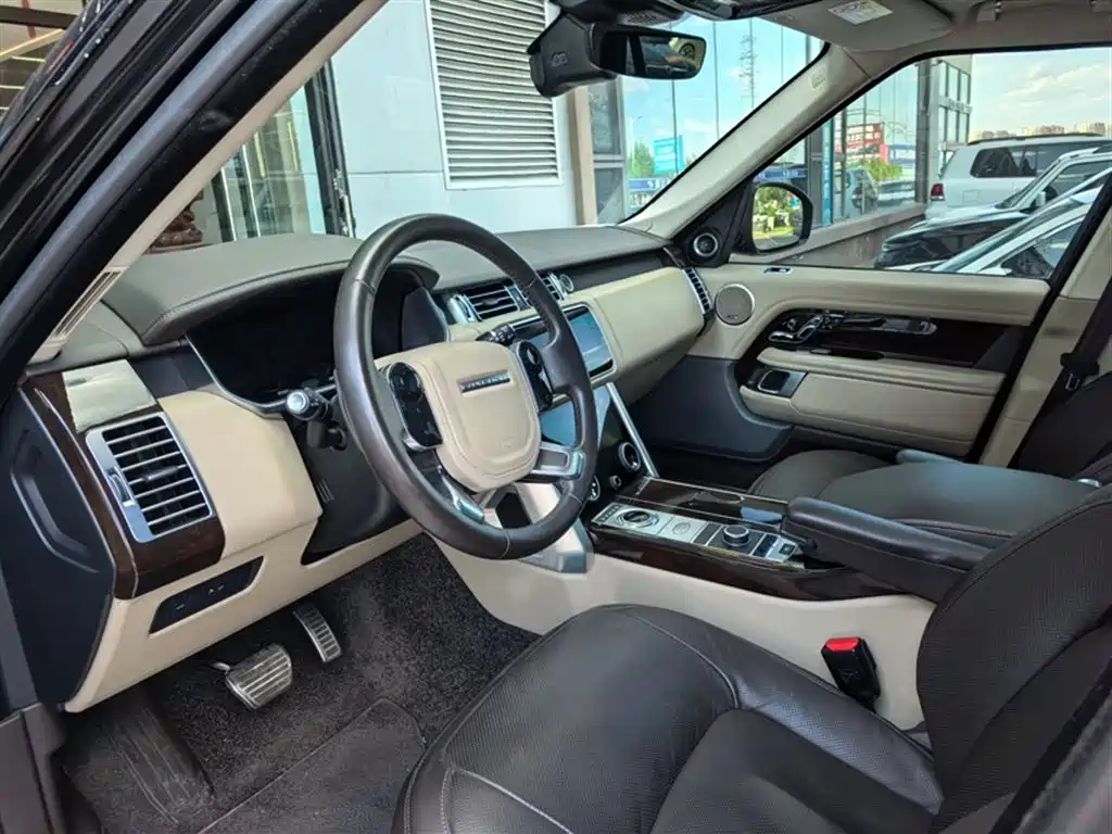 Land Rover Range Rover 2021 3.0 L6 Heritage Edition фото 14