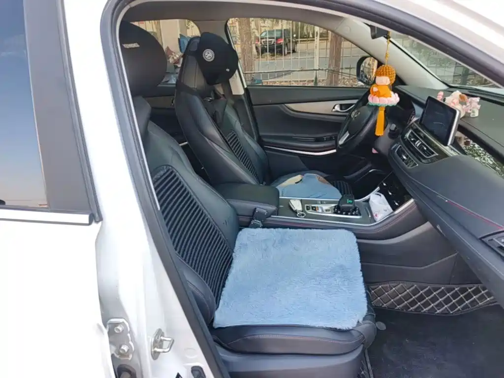 Фото 25 - Changan CS75