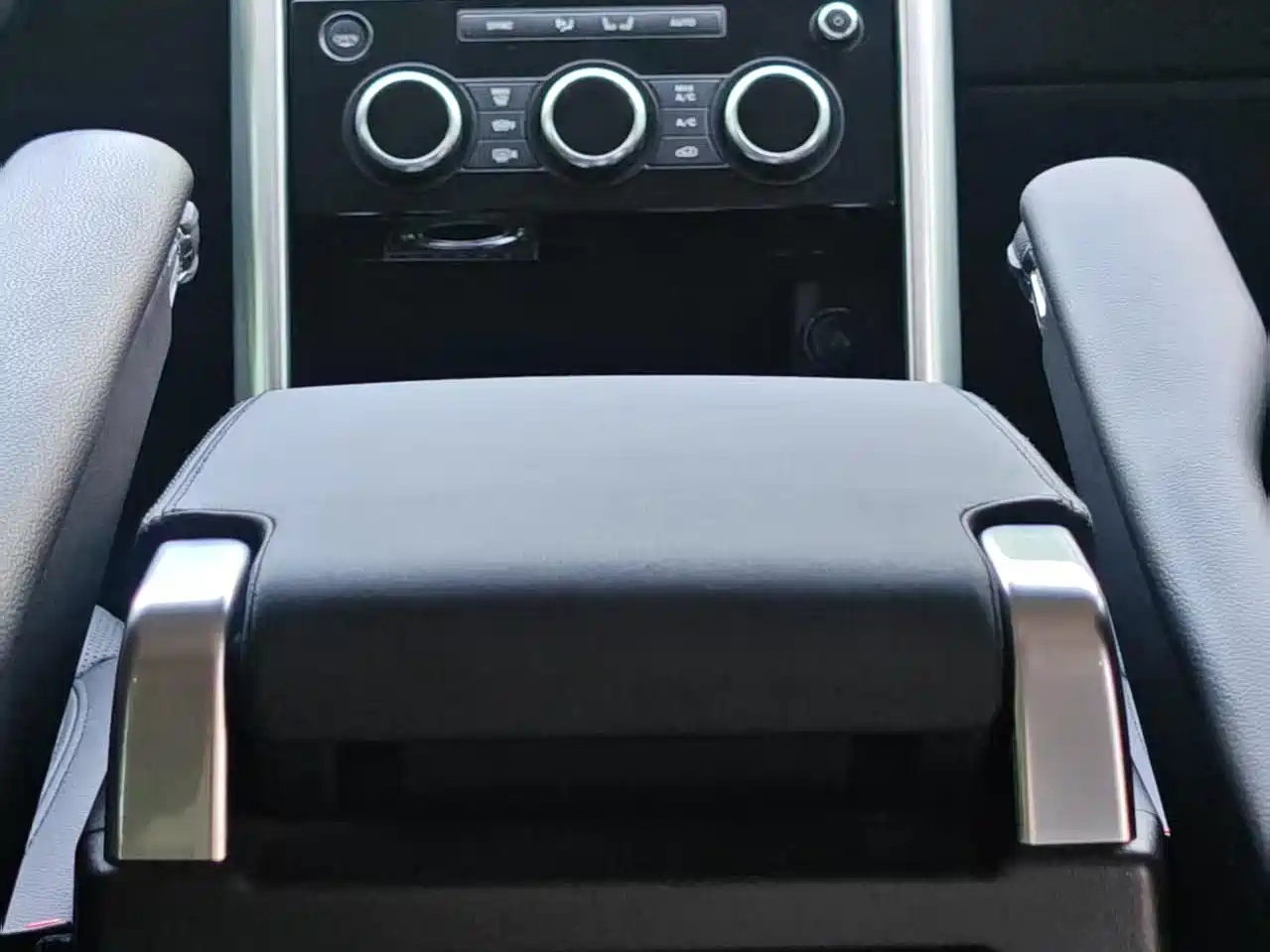 Land Rover Discovery 2018 3.0 SC V6 HSE фото 12