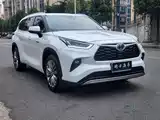 Photo 3 - Toyota Highlander