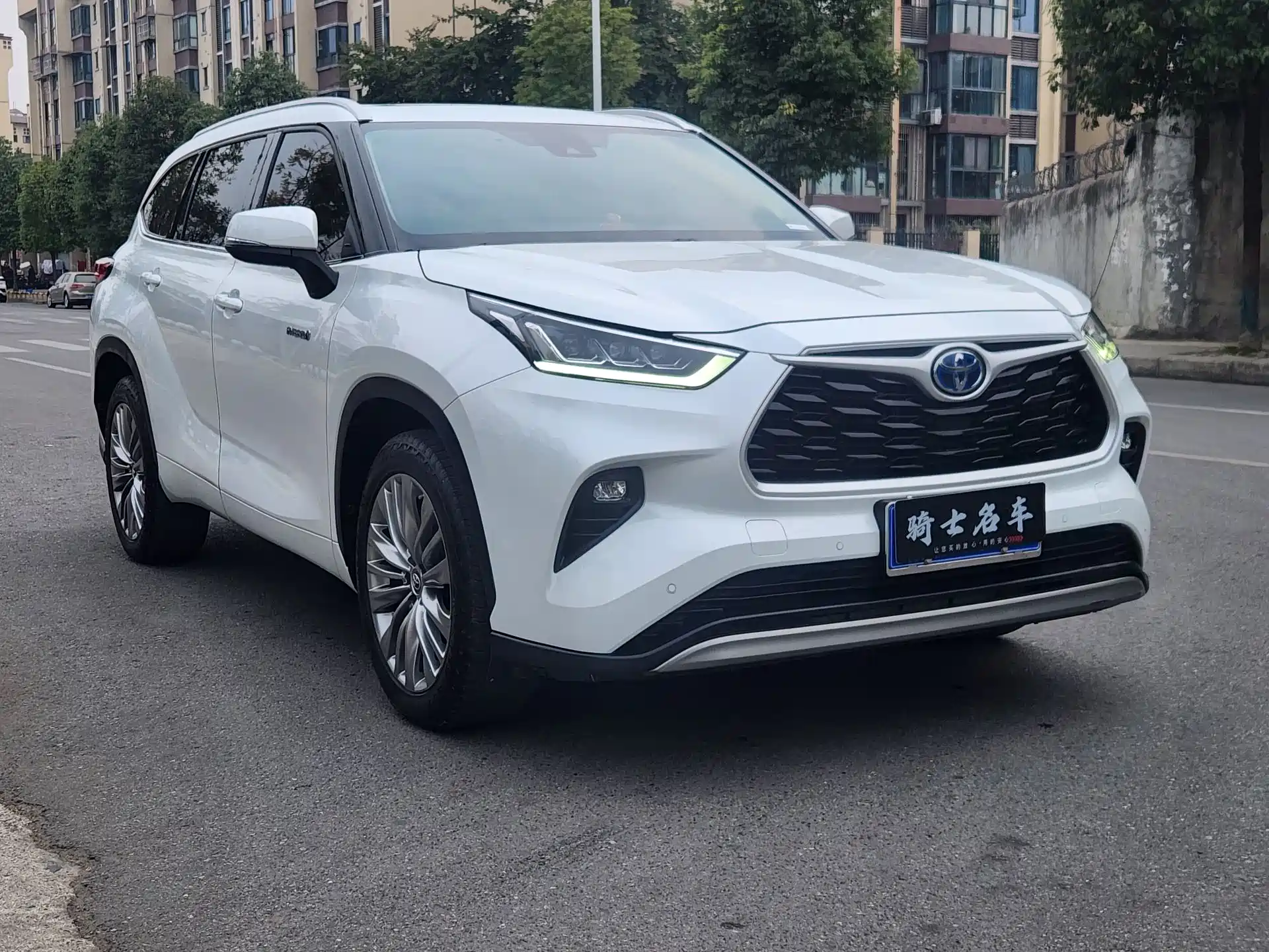 Photo 3 - Toyota Highlander