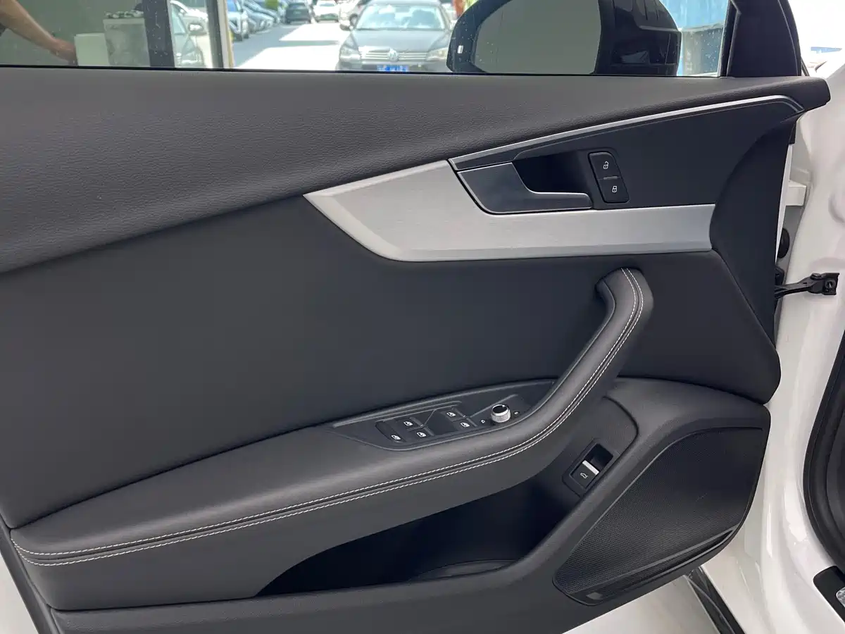 Audi A4L 2022 40 TFSI Luxury Dynamic фото 22
