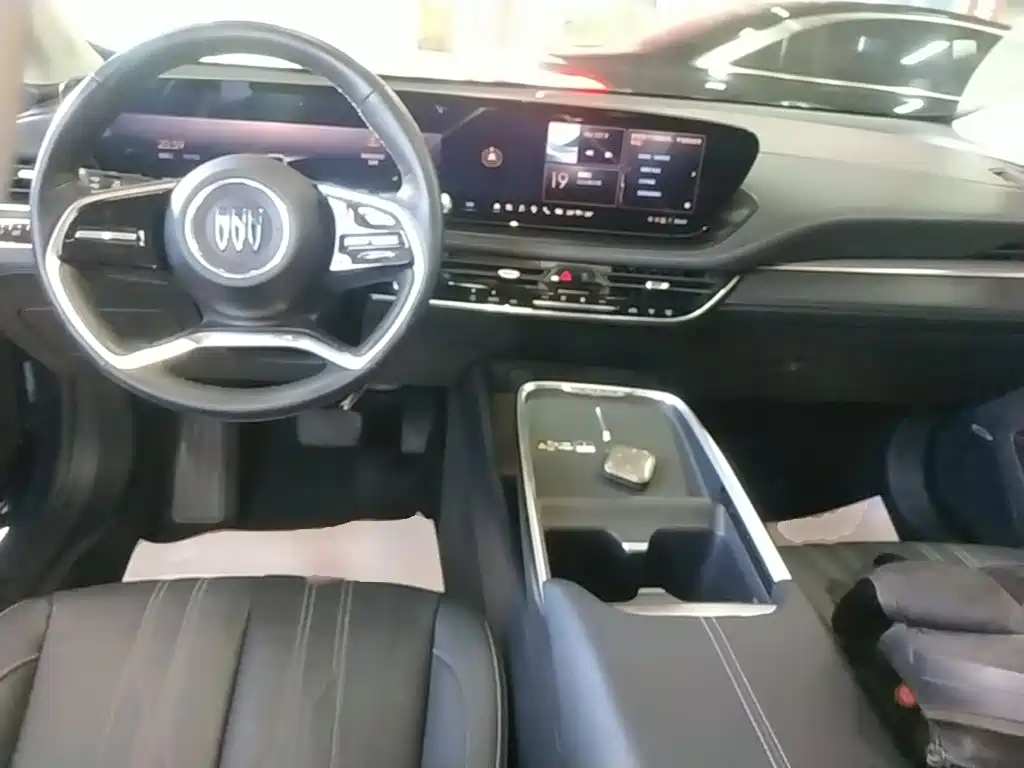 Photo 6 - Buick LaCrosse