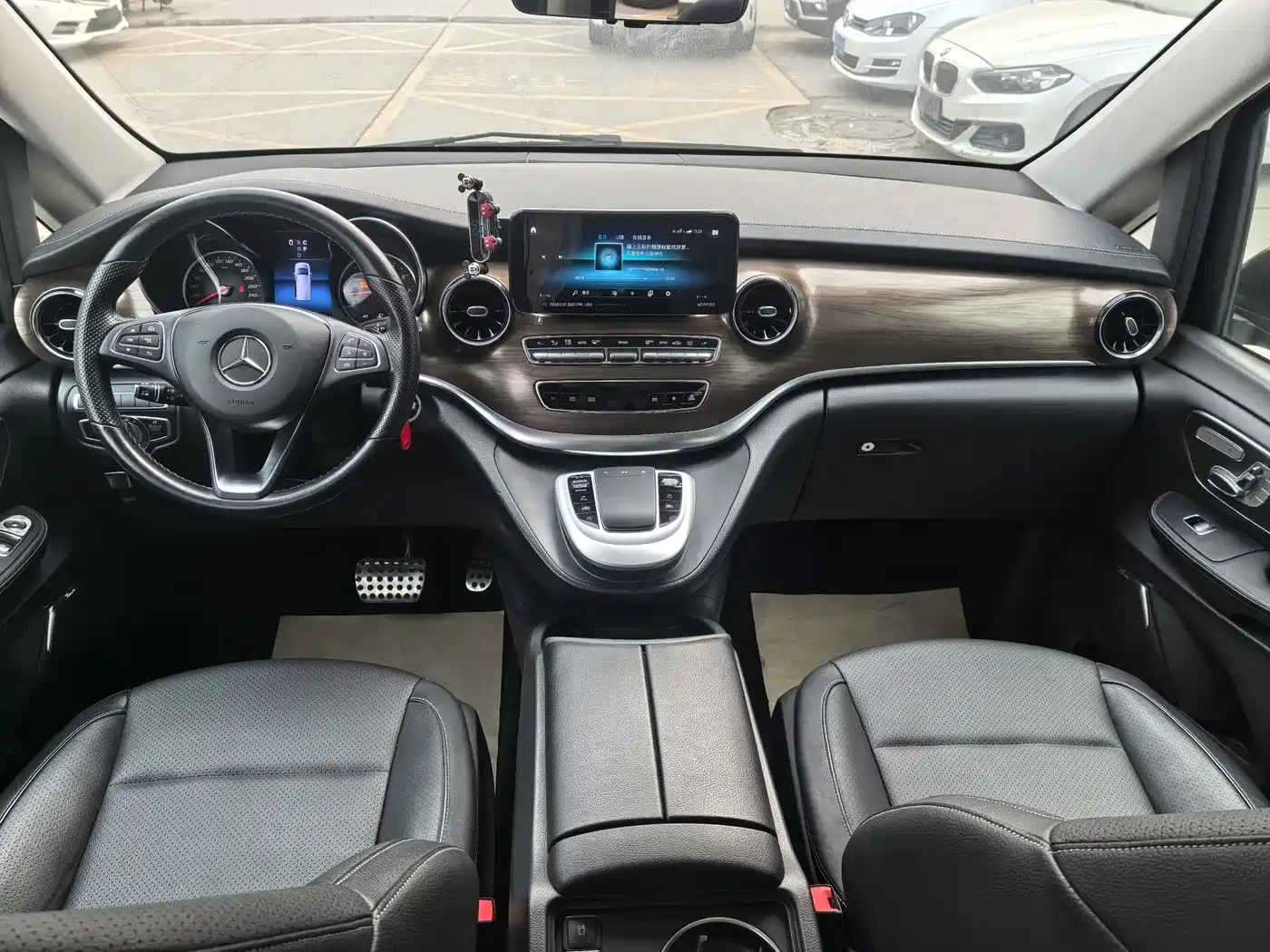 Mercedes-Benz V-Class 2021 V 260 L Long Wheelbase Premium Edition фото 17