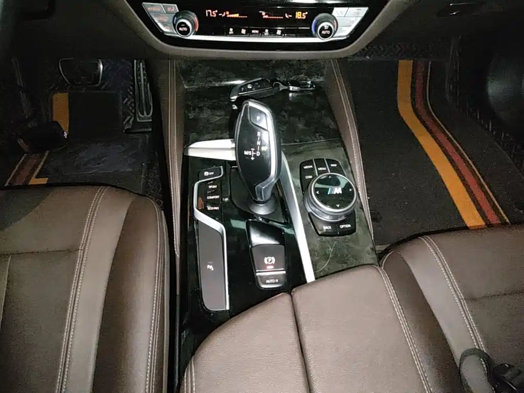 BMW 5 Series 2018 525Li M Sport Package фото 14