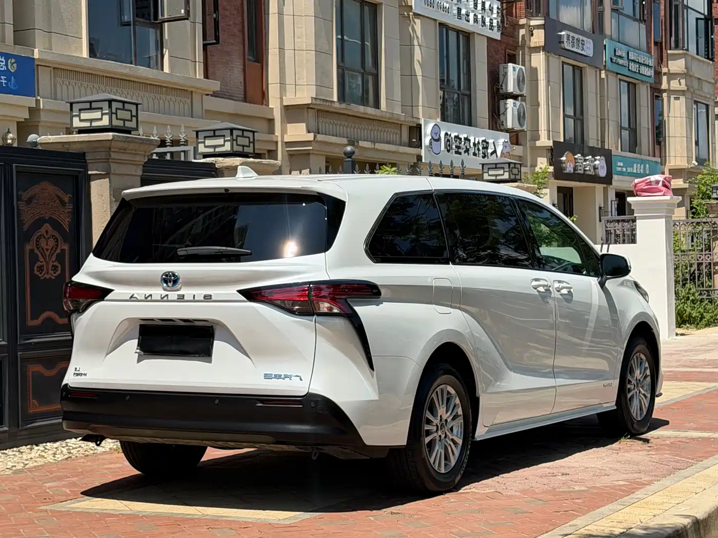 Toyota Sienna 2023 2.5L Hybrid Comfort Edition фото 7