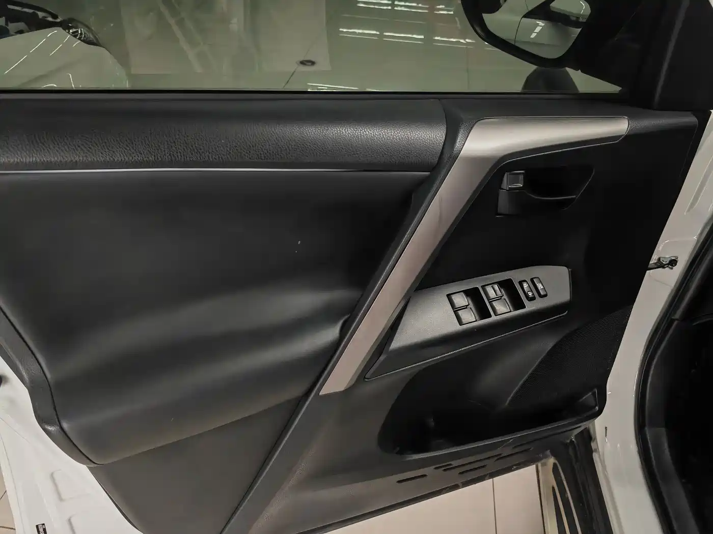 Toyota RAV4 Rongfang 2019 2.0L CVT 2WD Style X Limited Edition China VI фото 11